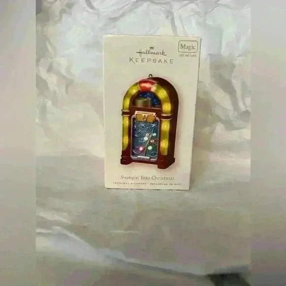 Hallmark NEW 2008 Magic “Swingin’ Into Christmas” Jukebox ornament - Picture 1 of 4
